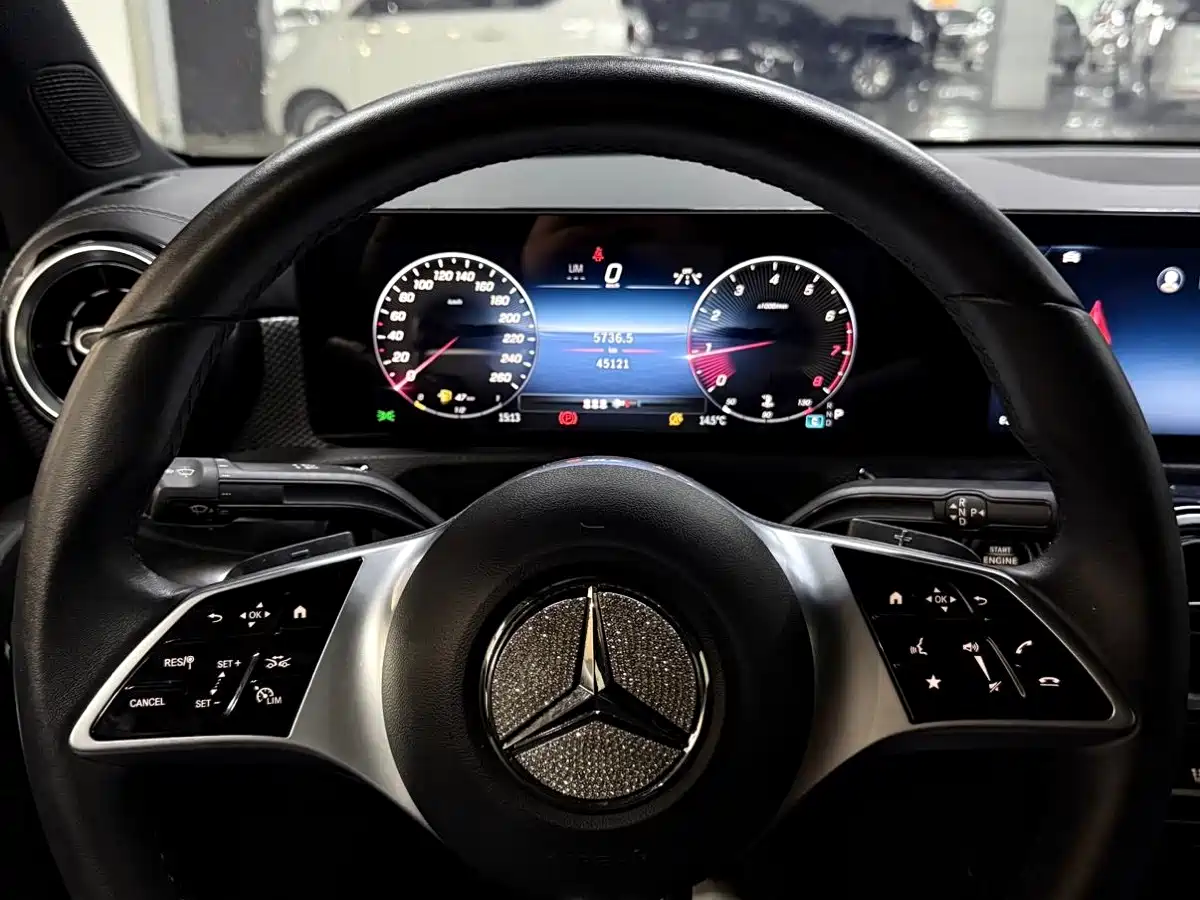 Mercedes-Benz A-Class 2024 Facelift A 180 L фото 13