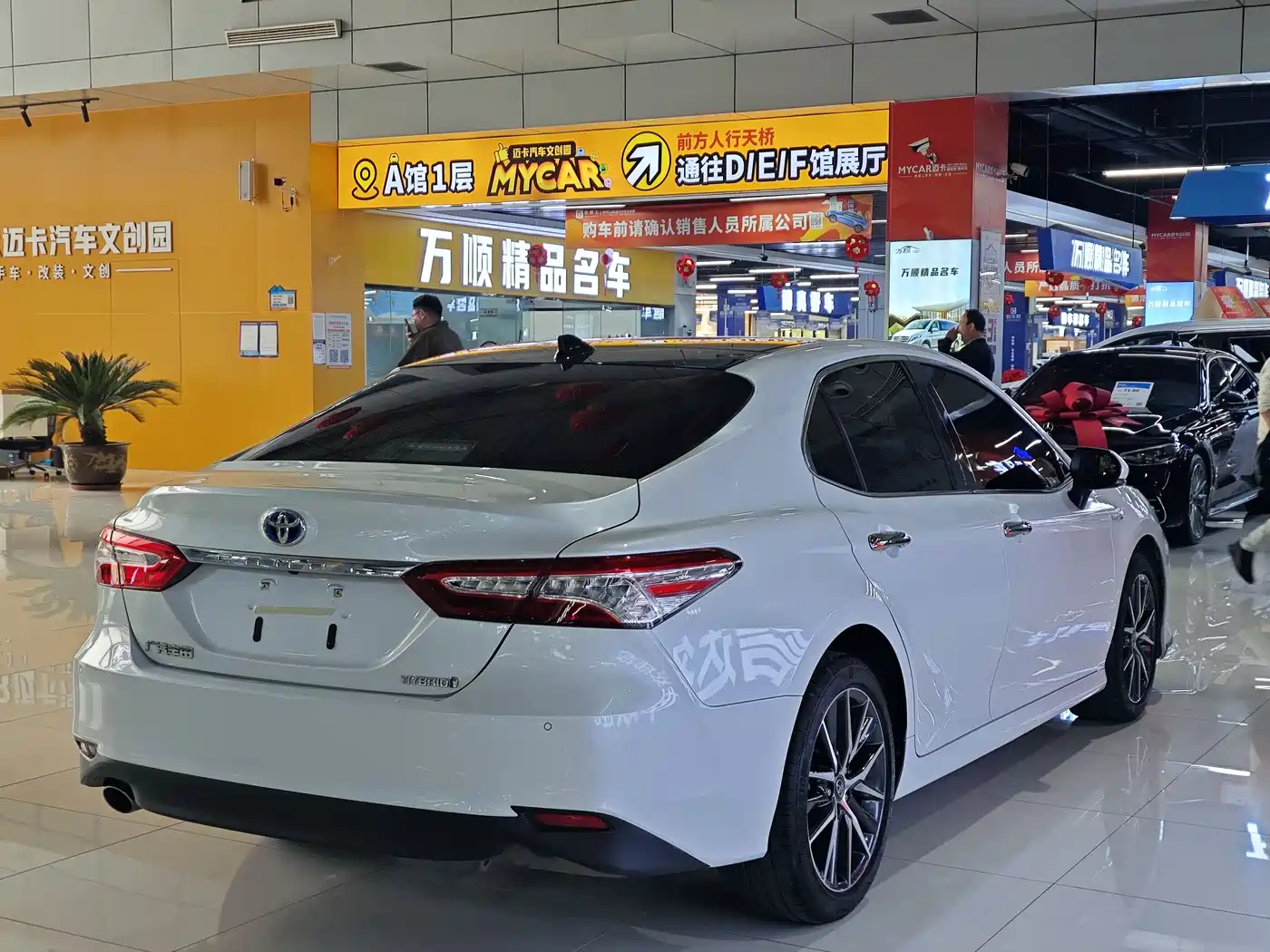 Toyota Camry 2021 Hybrid 2.5HG Luxury Edition фото 19