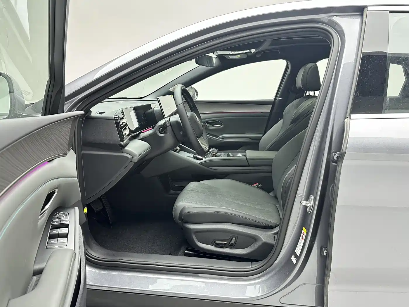 BYD Qin L 2024 DM-i 120KM Excellence Model фото 15