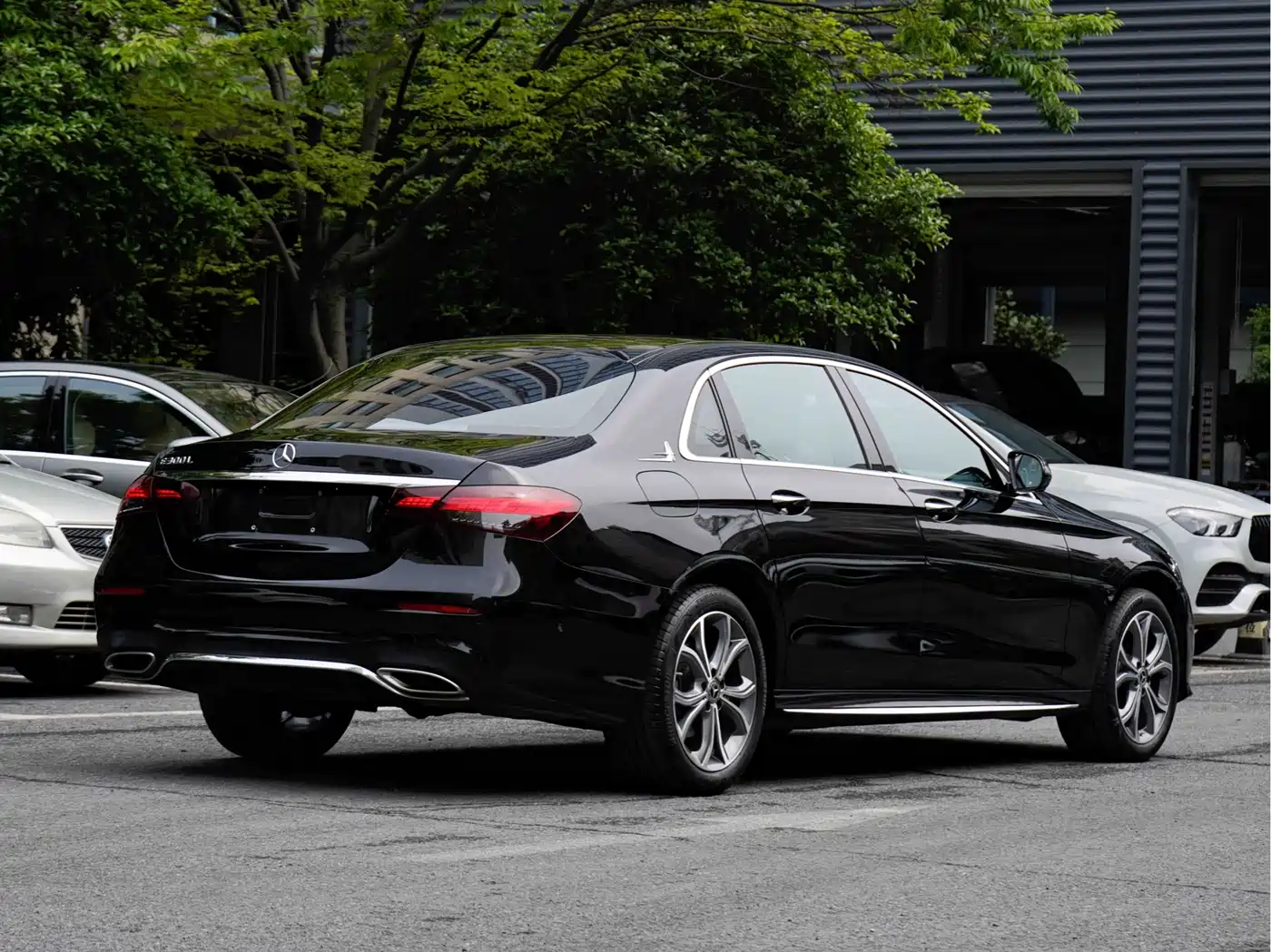 Mercedes-Benz E-Class 2023 E 300 L Sport Luxury фото 4