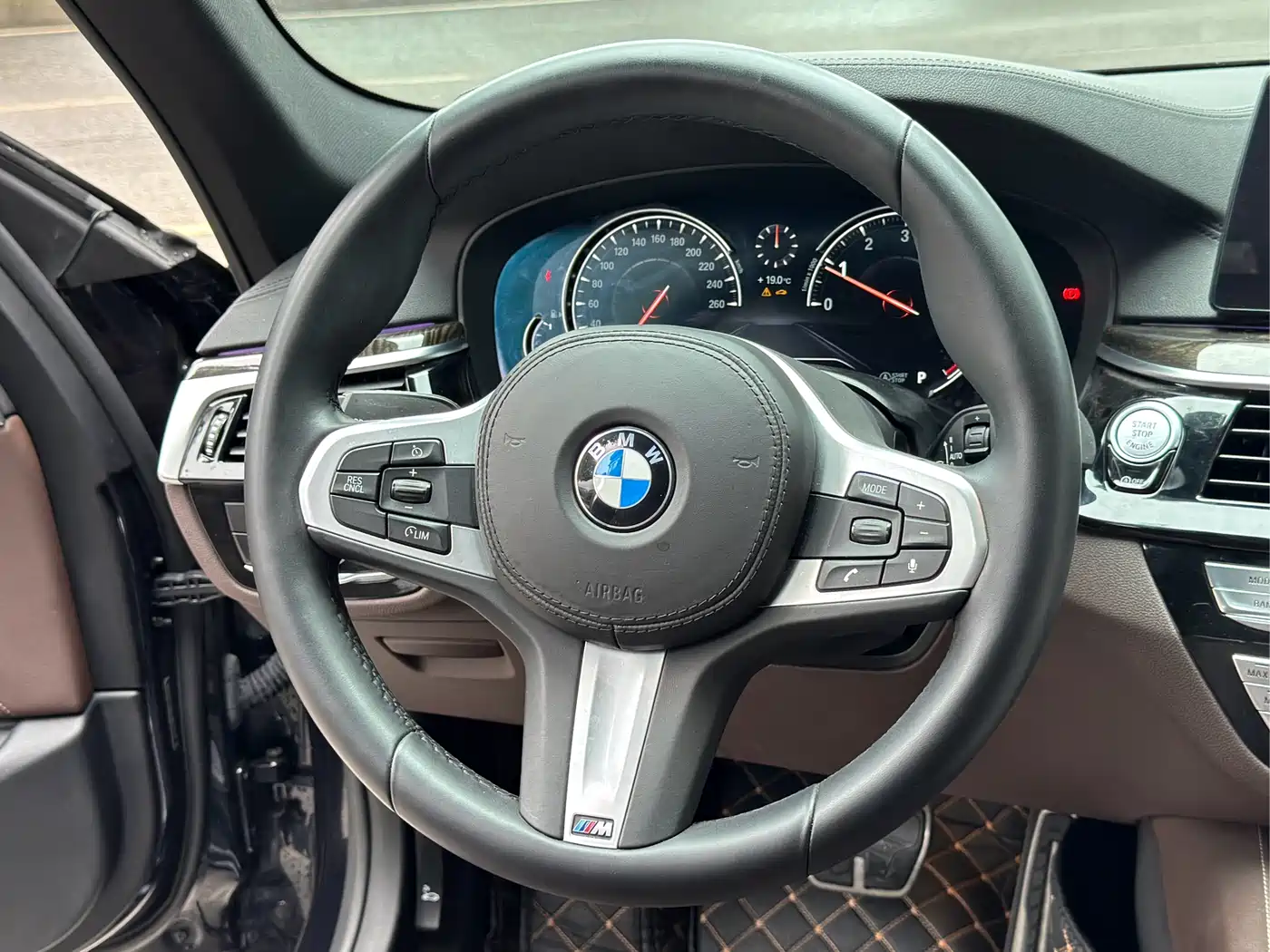 BMW 5 Series 2018 525Li M Sport Package фото 9