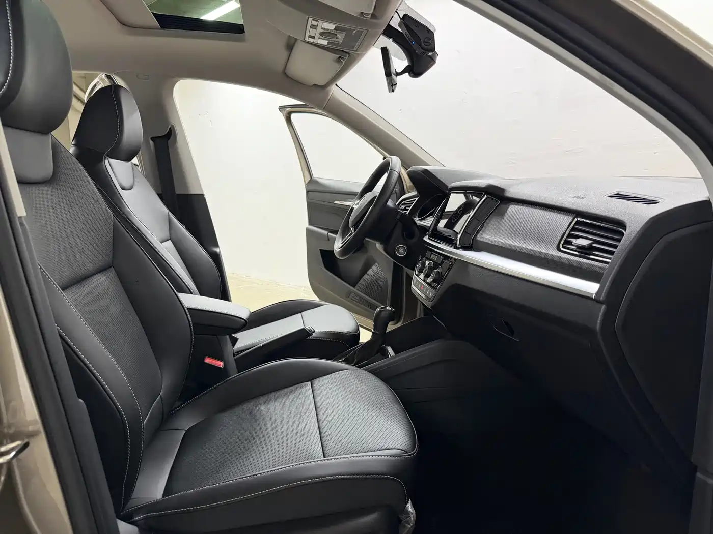 Škoda Kamiq 2022 1.5L Automatic Comfort Edition фото 8