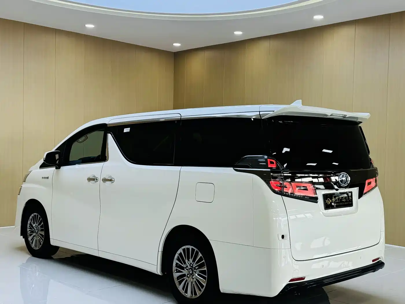 Toyota Vellfire 2021 Crown Hybrid 2.5L HV Premium Edition фото 15