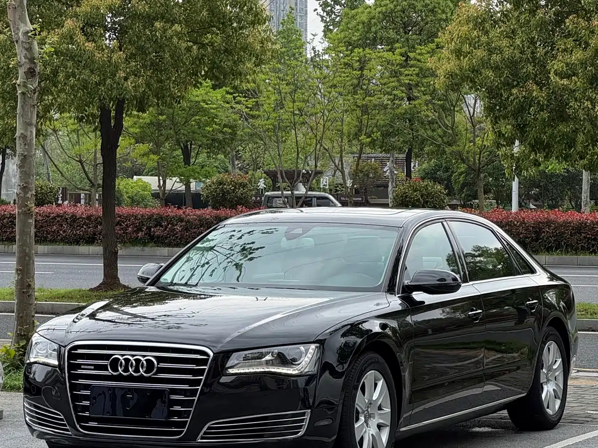 Audi A8 2012 A8L 45 TFSI quattro Luxury фото 2