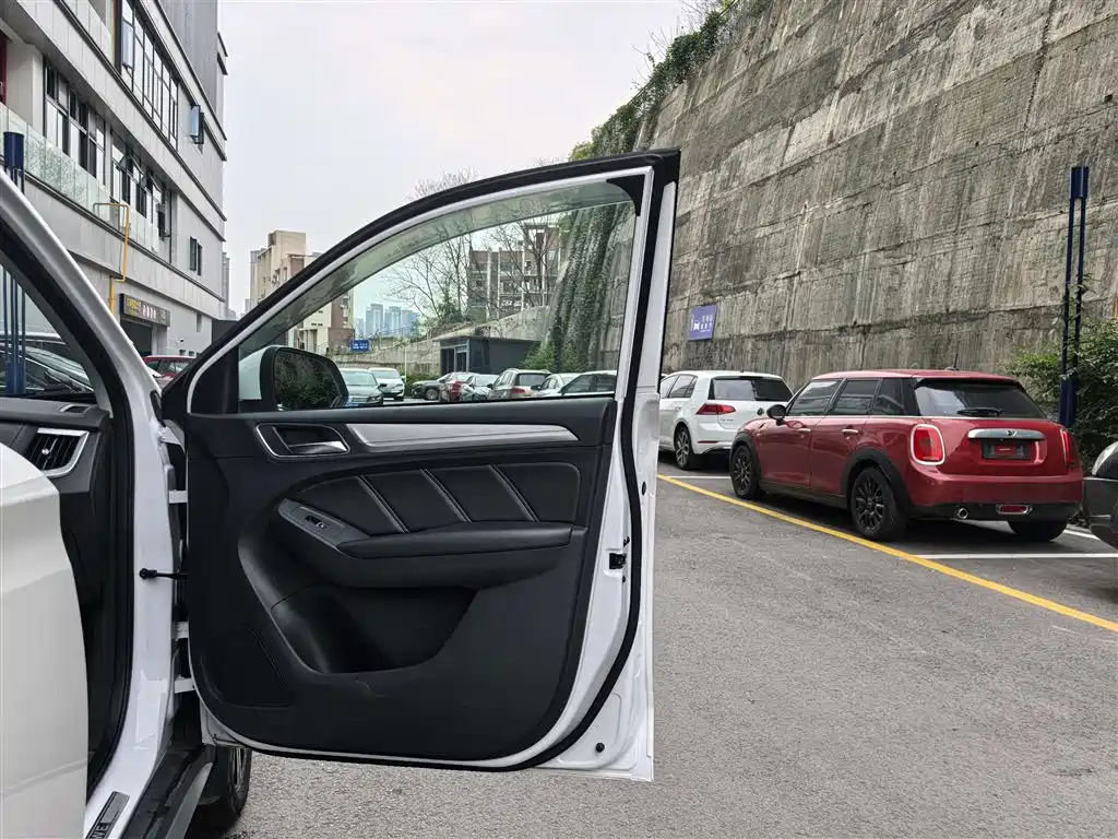 ROEWE RX5 NEW ENERGY