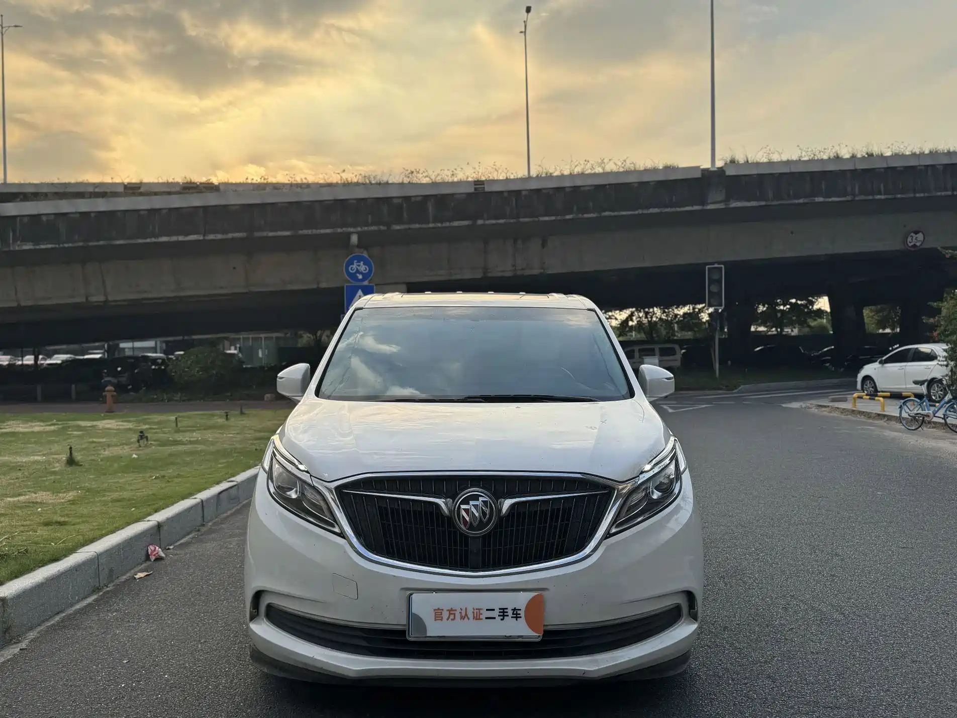 Фото 2 - Buick GL8