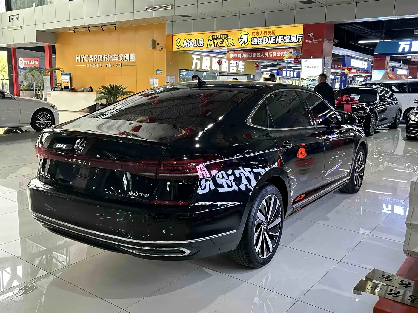 Volkswagen Passat 2024 380TSI Elite Edition фото 17
