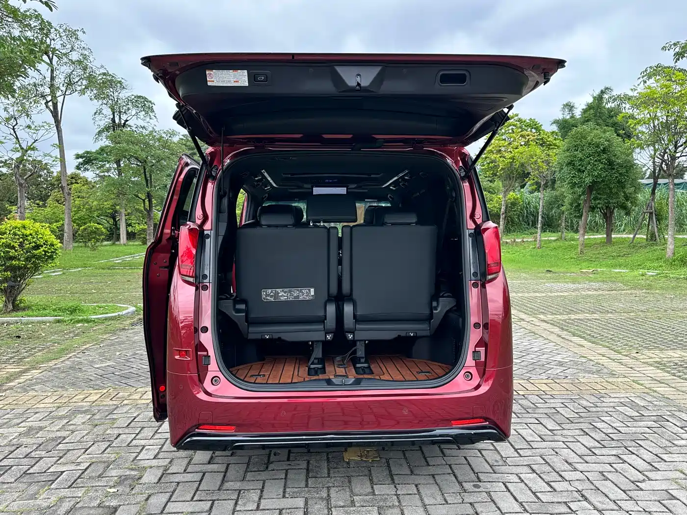 Toyota Alphard 2020 Hybrid 2.5L Premium Edition фото 27