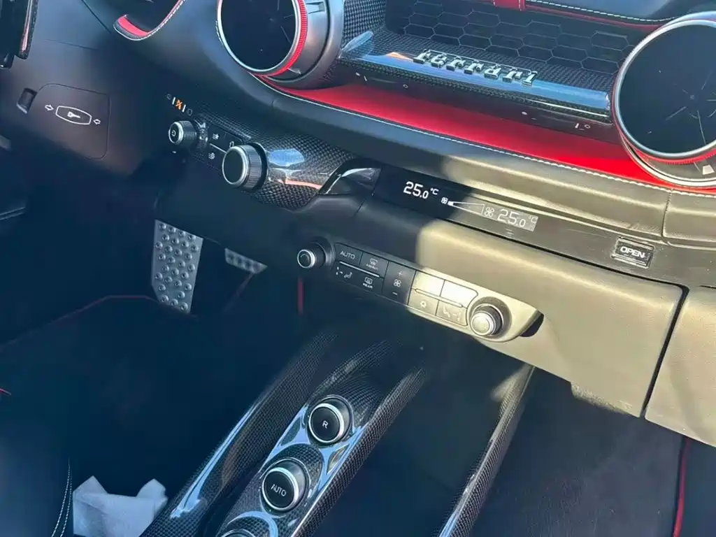 Ferrari 812 2019 2017 6.5L Superfast