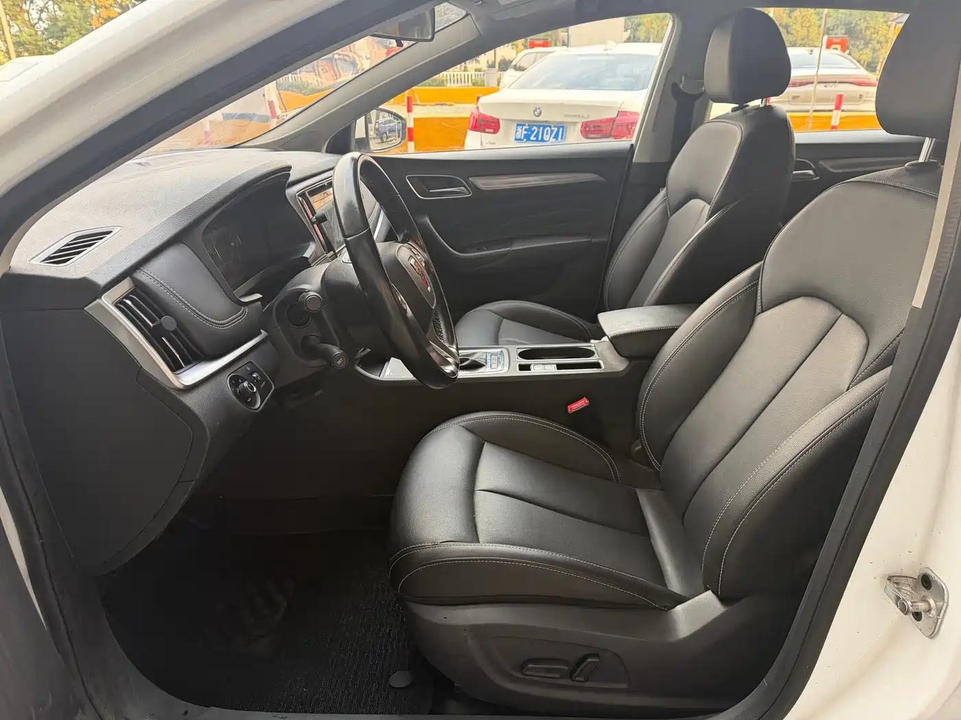 Roewe i6 2018 2018 20T Automatic Internet ZhiXiang Edition