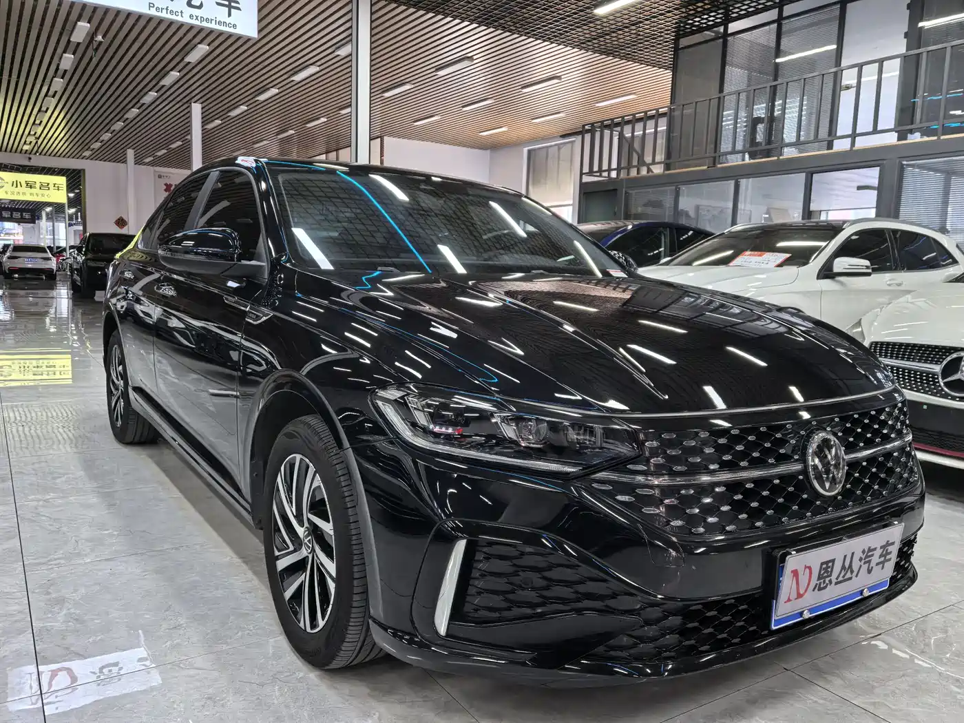 Volkswagen Lavida 2024 Model 300TSI DSG Starlight Leading Edition фото 3