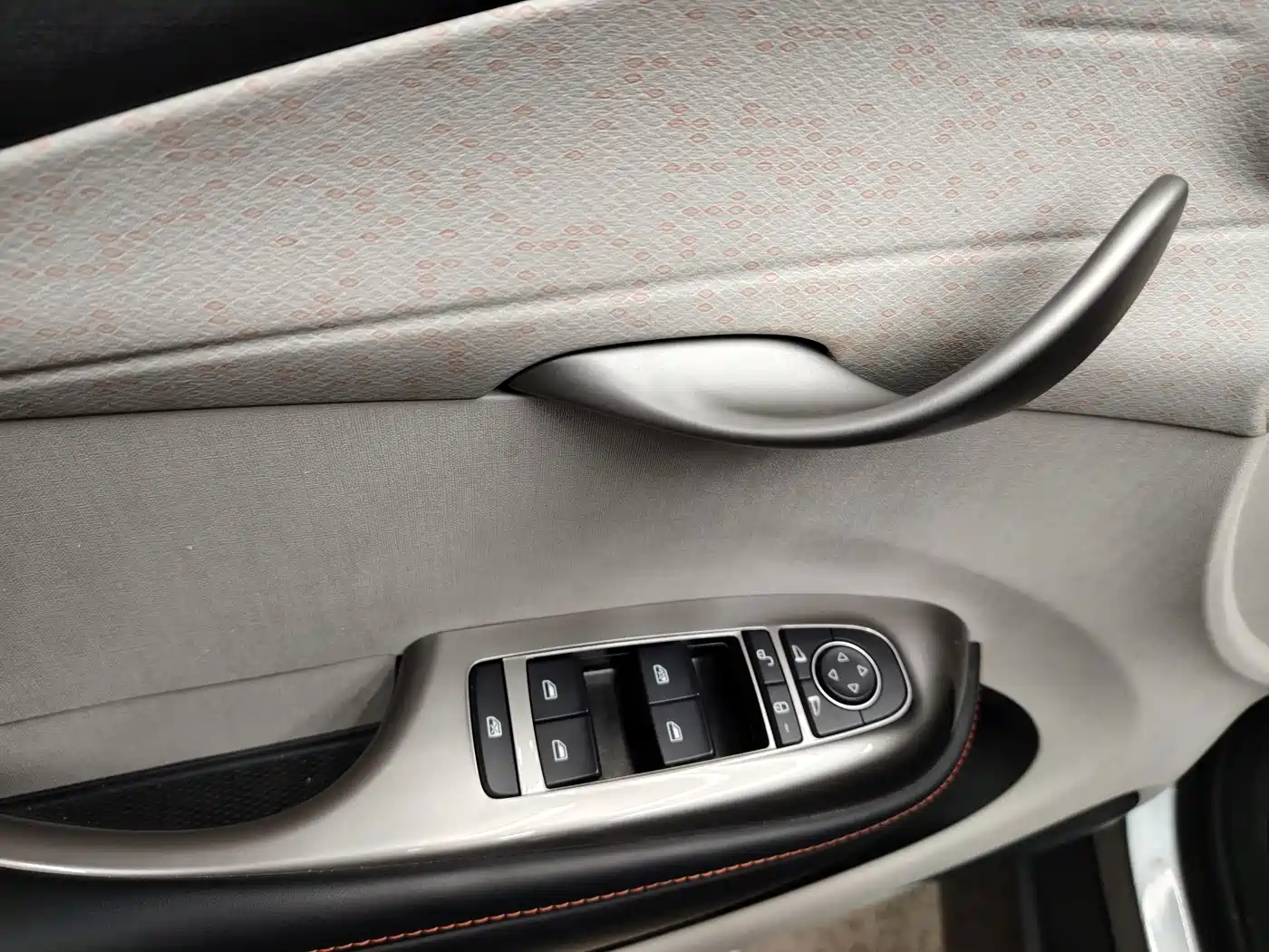 BYD Dolphin 2021 Model 405km Fashion Edition фото 18