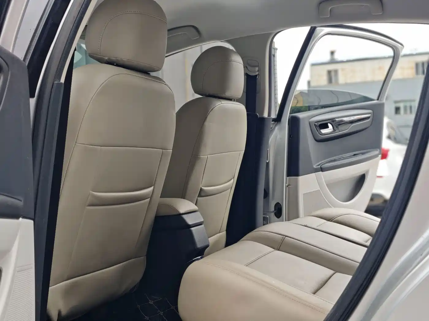 Citroën C-Quatre 2014 2013 Model Sedan 1.6L Manual Premium Style