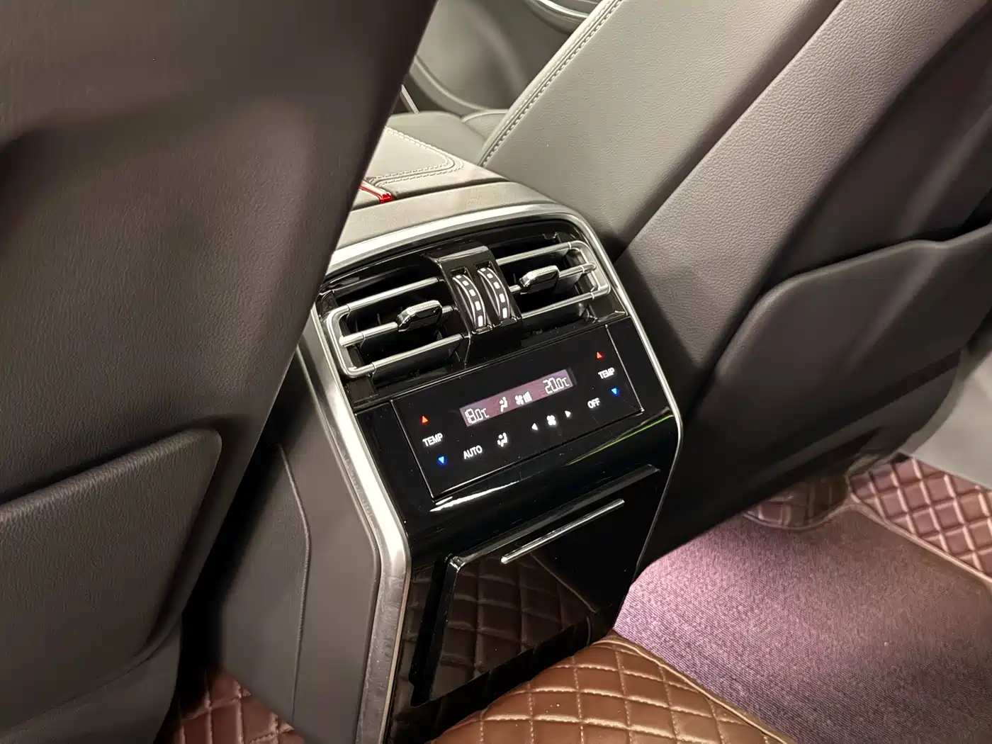 Hongqi H9 2022 2.0T Smart Connect Flag Enjoy Edition фото 14
