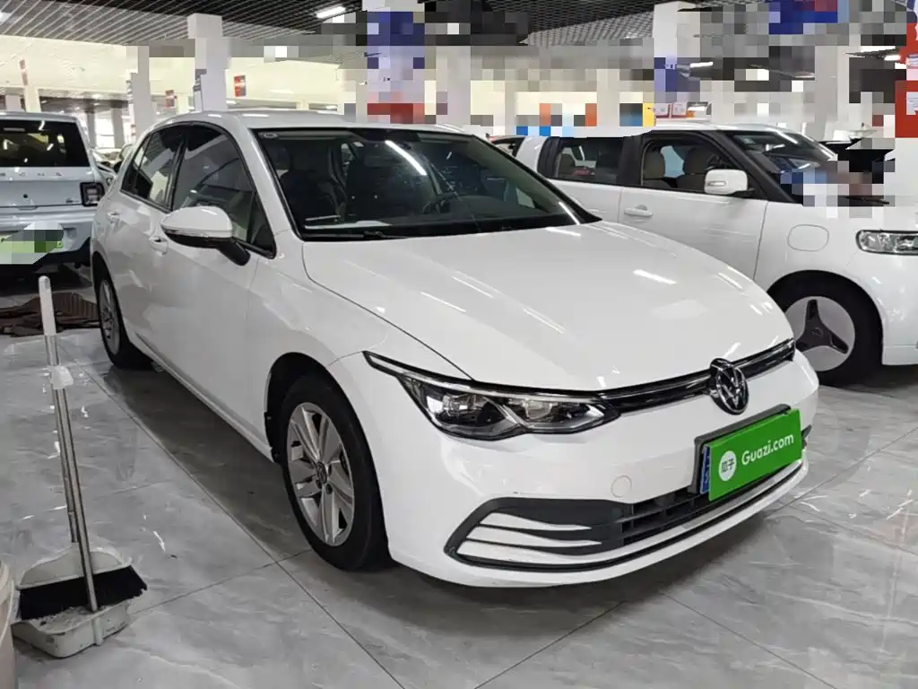 Фото 23 - Volkswagen Golf