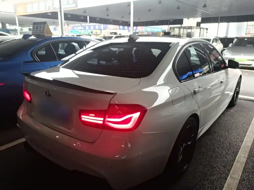 BMW 3 Series 2019 320i M Sport Black Night Edition фото 7