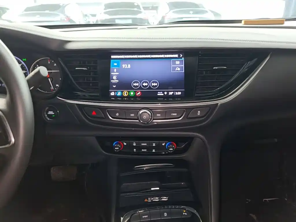 Photo 13 - Buick Regal