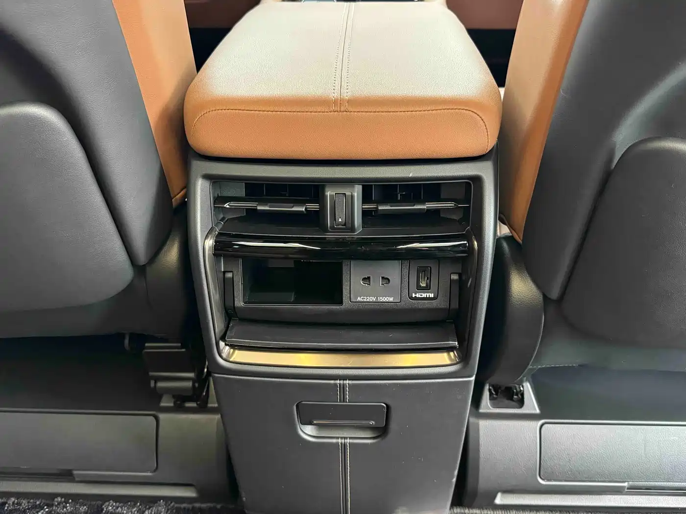 Toyota Vellfire 2024 Crown Hybrid 2.5L Executive Premium Edition фото 14