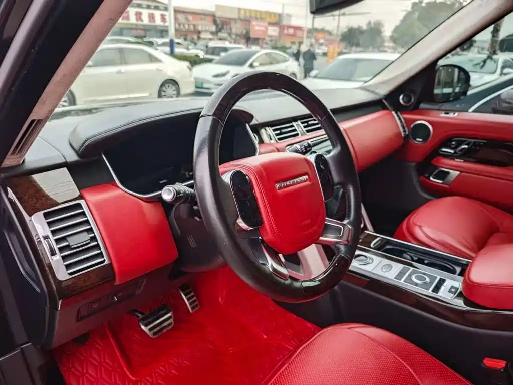 Land Rover Range Rover 2021 3.0 L6 Golden Age Edition фото 6
