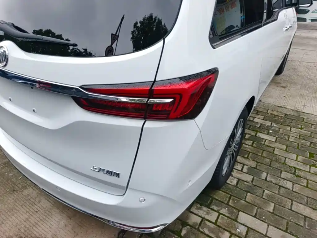 Фото 24 - Buick GL8