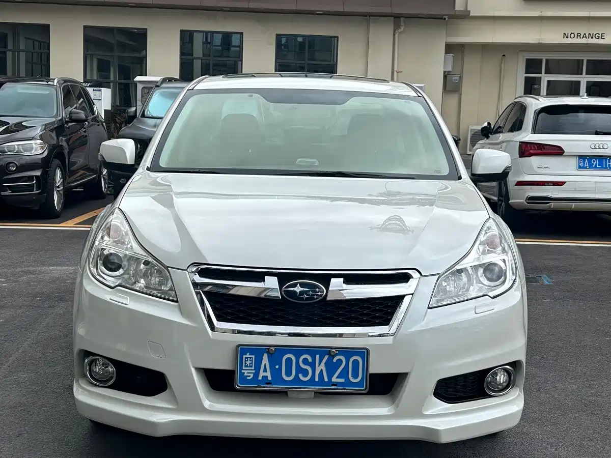 Subaru Legacy 2015 2013 2.5i-X Luxury Navigation Edition
