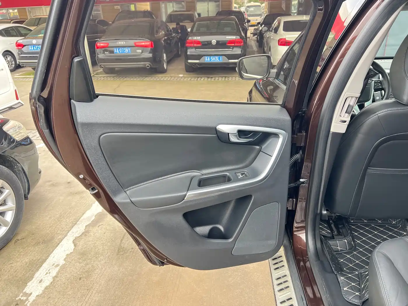 Фото 10 - Volvo XC60