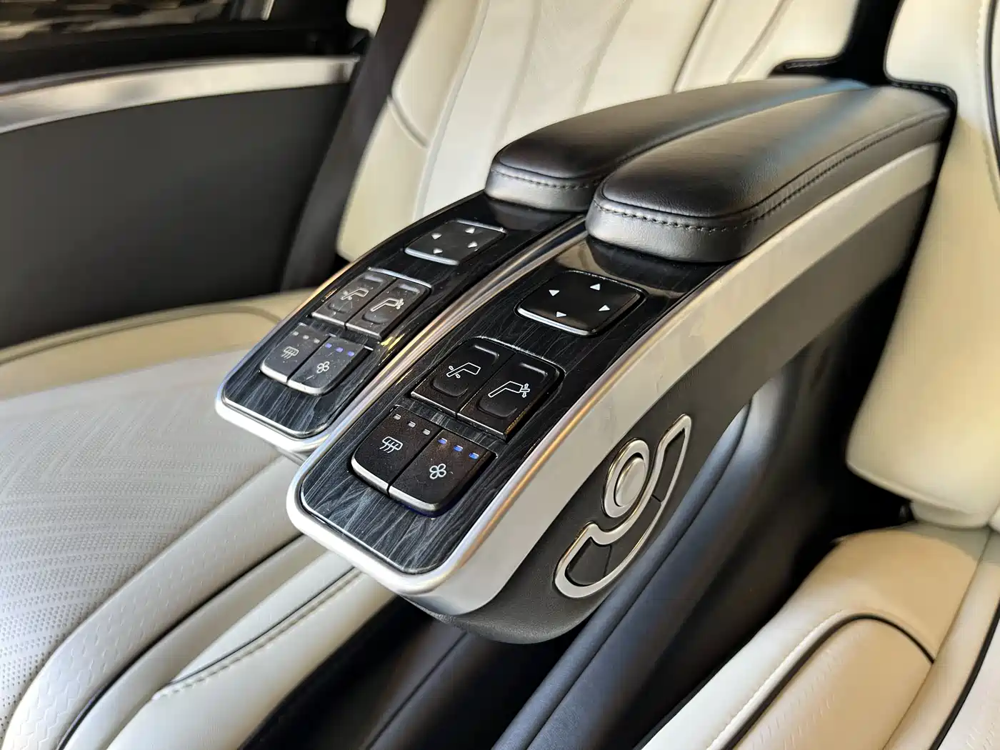 Mercedes-Benz V-Class 2020 Model V 260 L Long Wheelbase Luxury фото 15