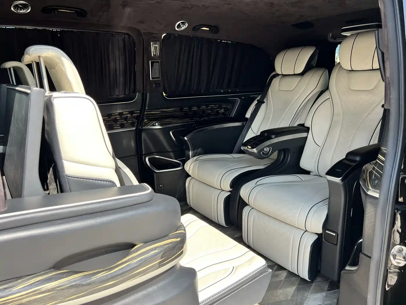 Mercedes-Benz V-Class 2020 Model V 260 L Long Wheelbase Luxury фото 20