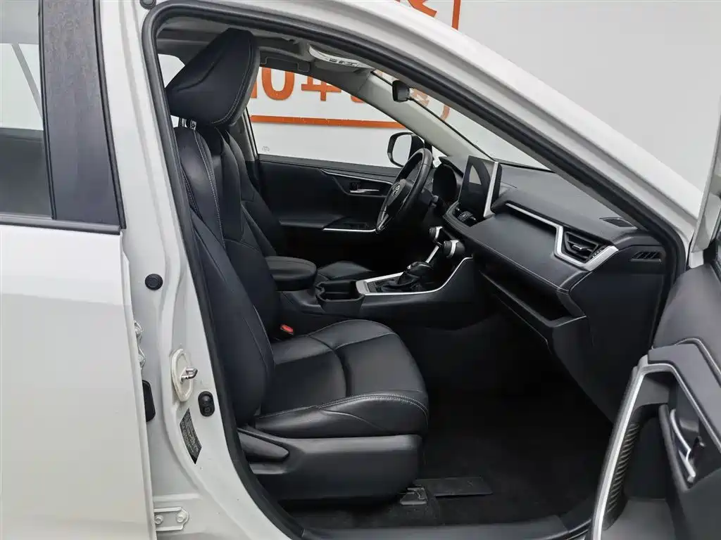 Toyota Wildlander 2022 2.0L CVT FWD Luxury PLUS Edition фото 23
