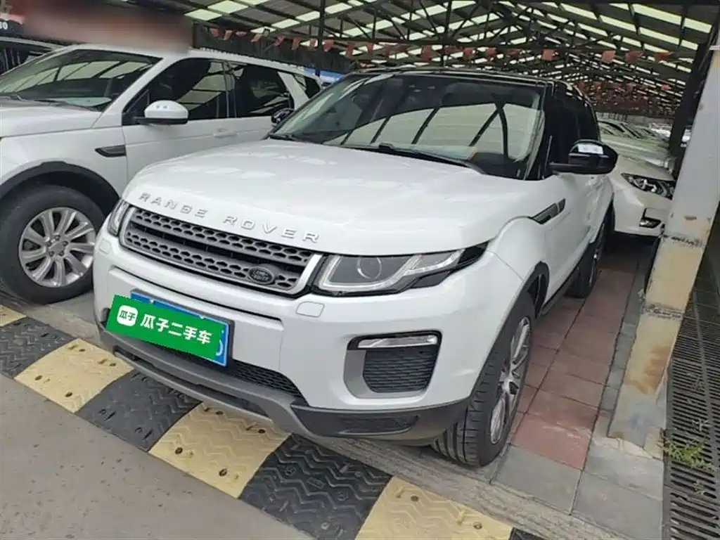 Land Rover Range Rover Evoque 2017 2.0T British Style Edition фото 2