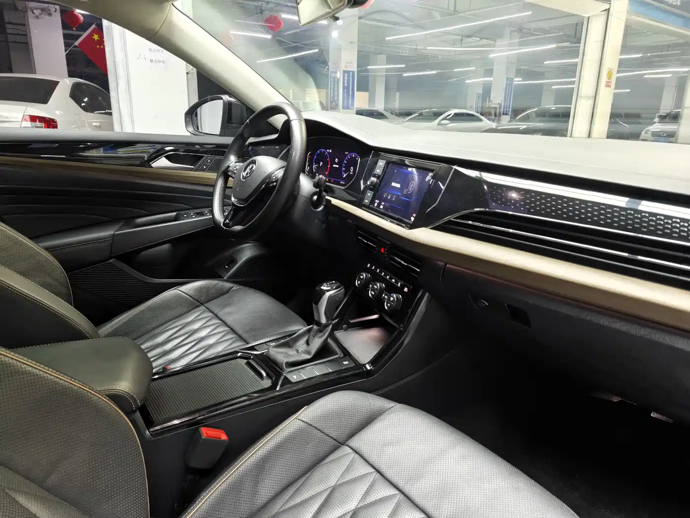Volkswagen Passat 2019 330TSI Luxury Edition China VI фото 10