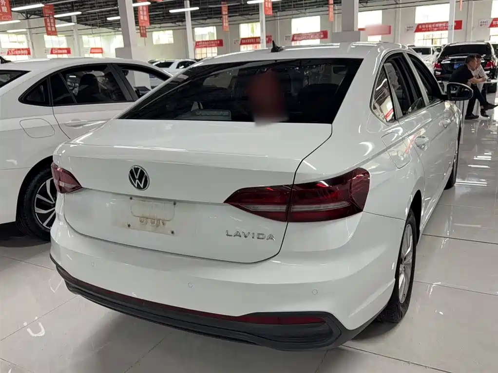 Фото 3 - Volkswagen Lavida