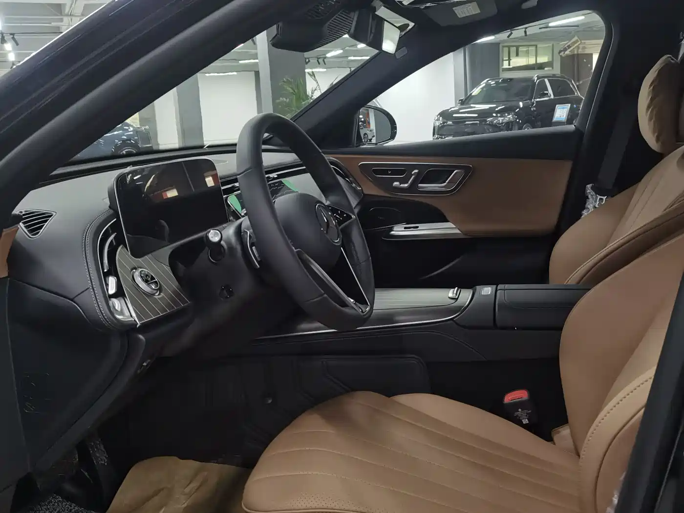 Mercedes-Benz E-Class 2026 E 300 L Luxury фото 5