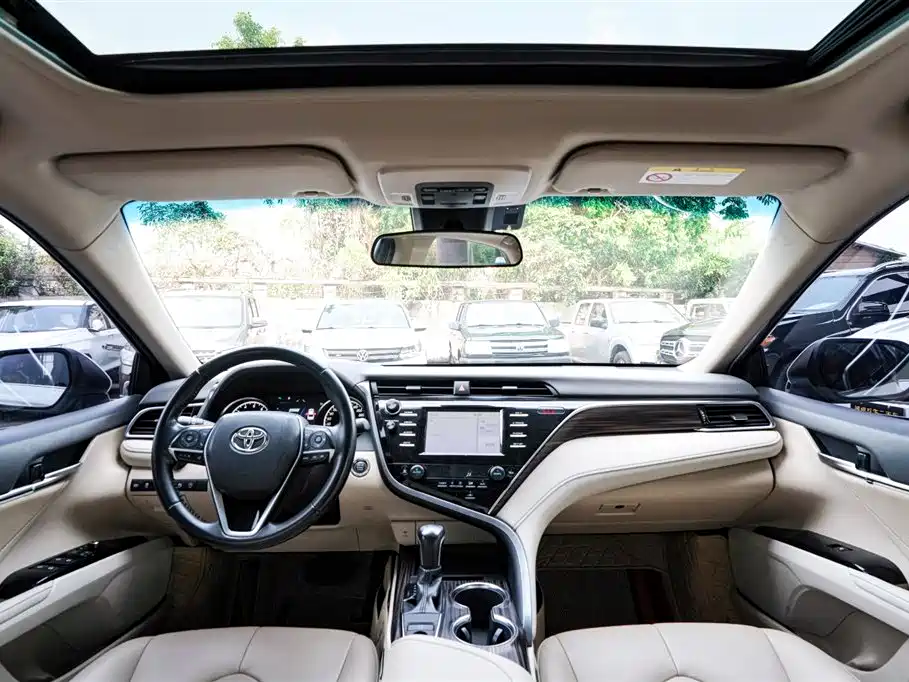 Toyota Camry 2018 2.0G Luxury Edition фото 9