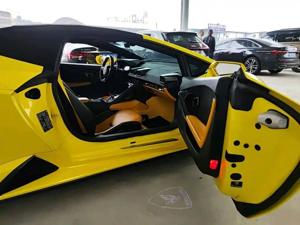 LAMBORGHINI HURACÁN