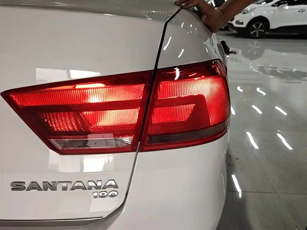 Volkswagen Santana 2015 1.6L Automatic Trend Edition фото 8