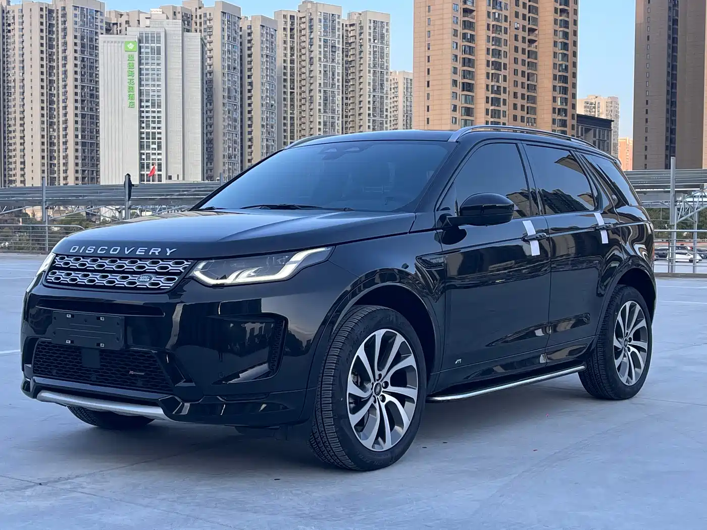 Land Rover Discovery Sport 2022 249PS Metropolis Edition 5-Seater