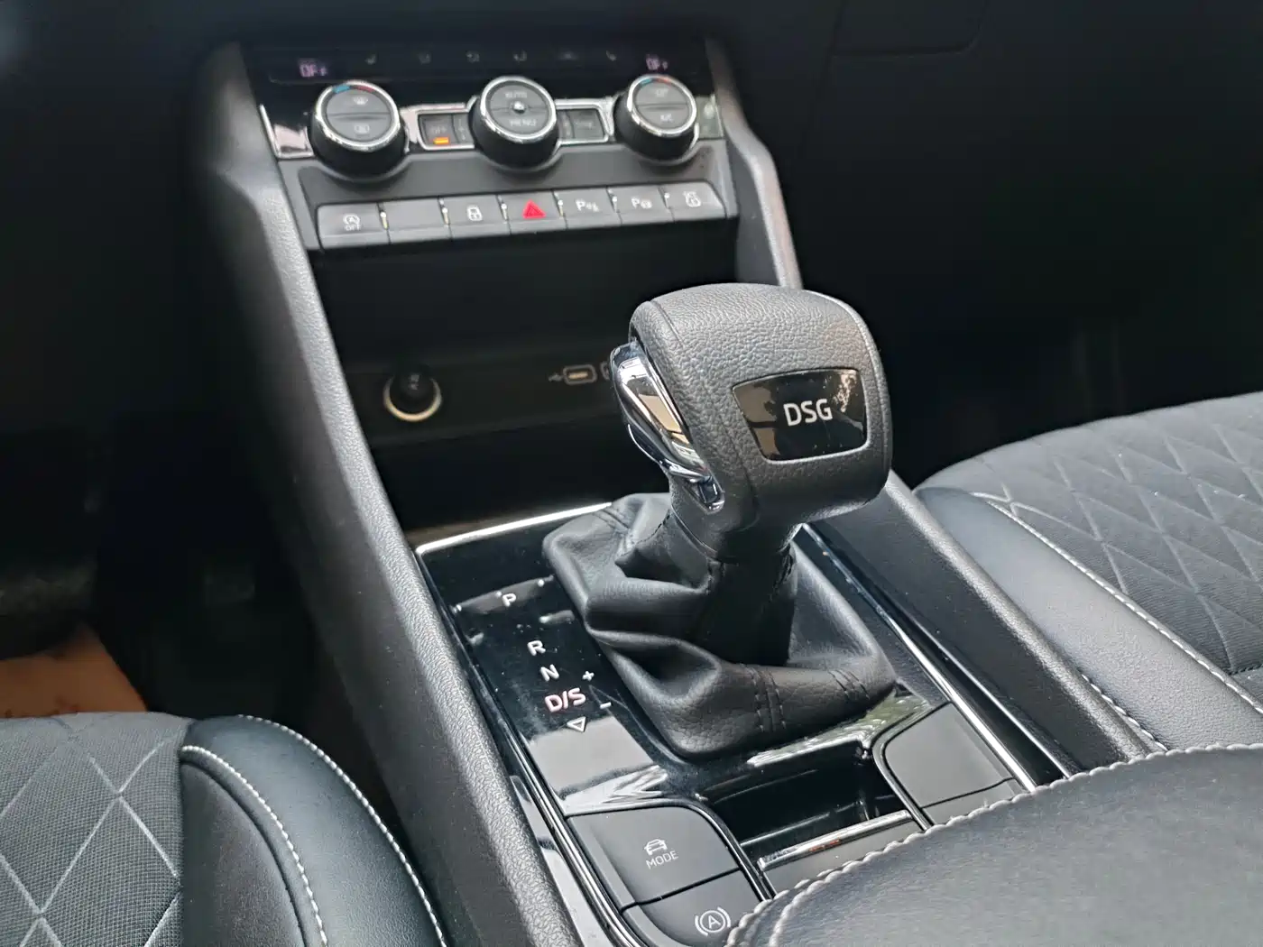 Škoda Karoq 2019 TSI280 Smart Drive Luxury Edition China VI фото 8