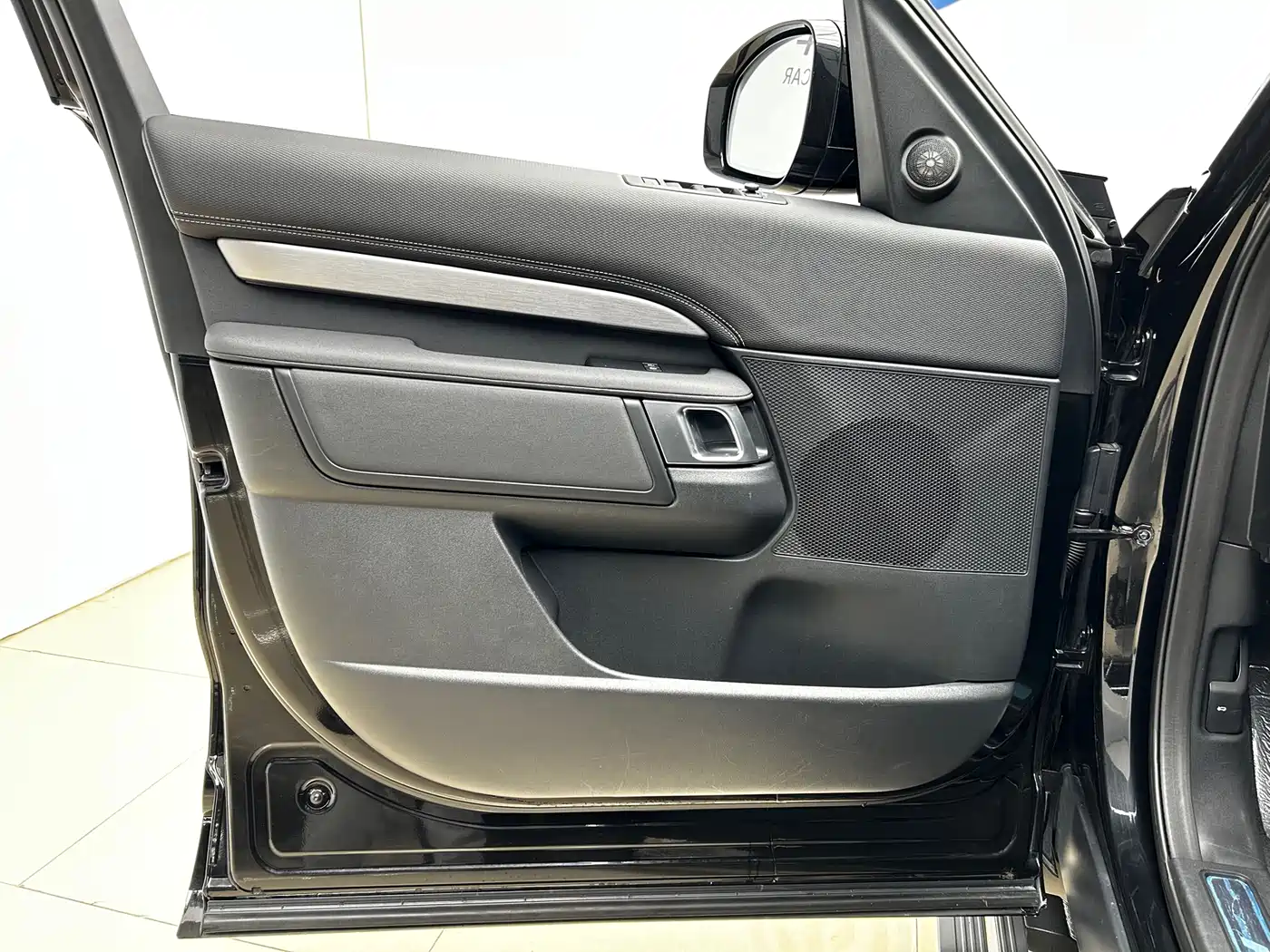 Land Rover Discovery 2021 360PS R-Dynamic S фото 4