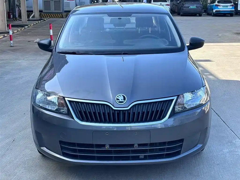 Škoda Rapid 2015 1.6L Manual Joy Selection фото 2