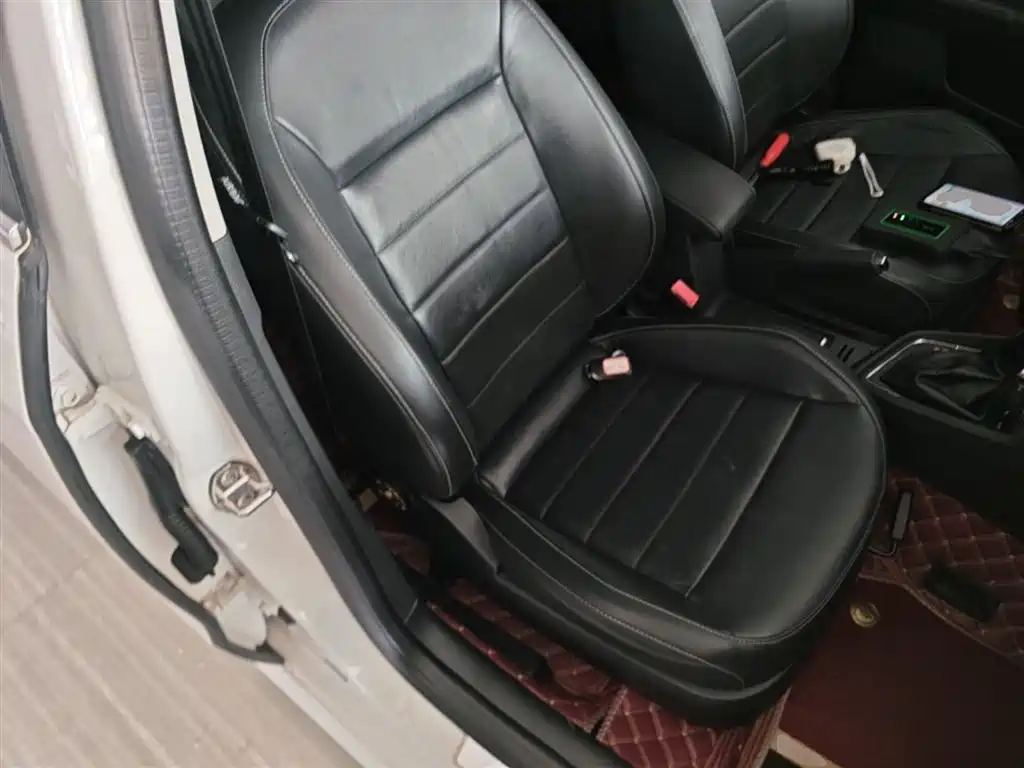 Volkswagen Lavida 2017 1.6L Automatic Comfort Edition фото 25