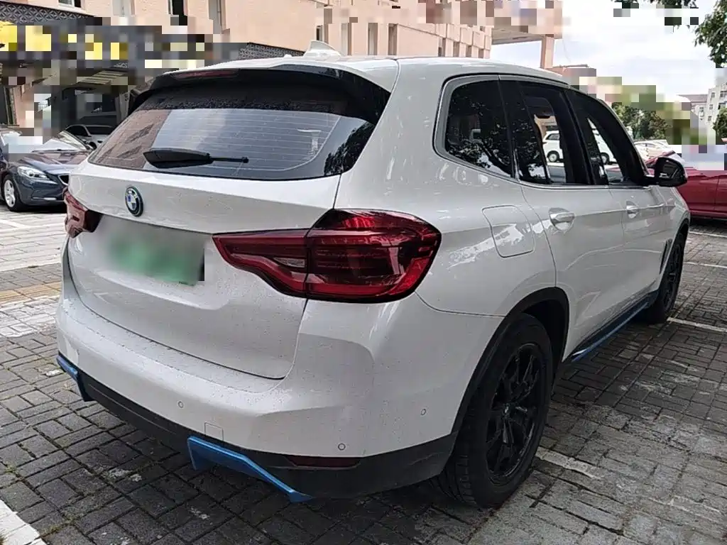 Photo 5 - BMW iX3
