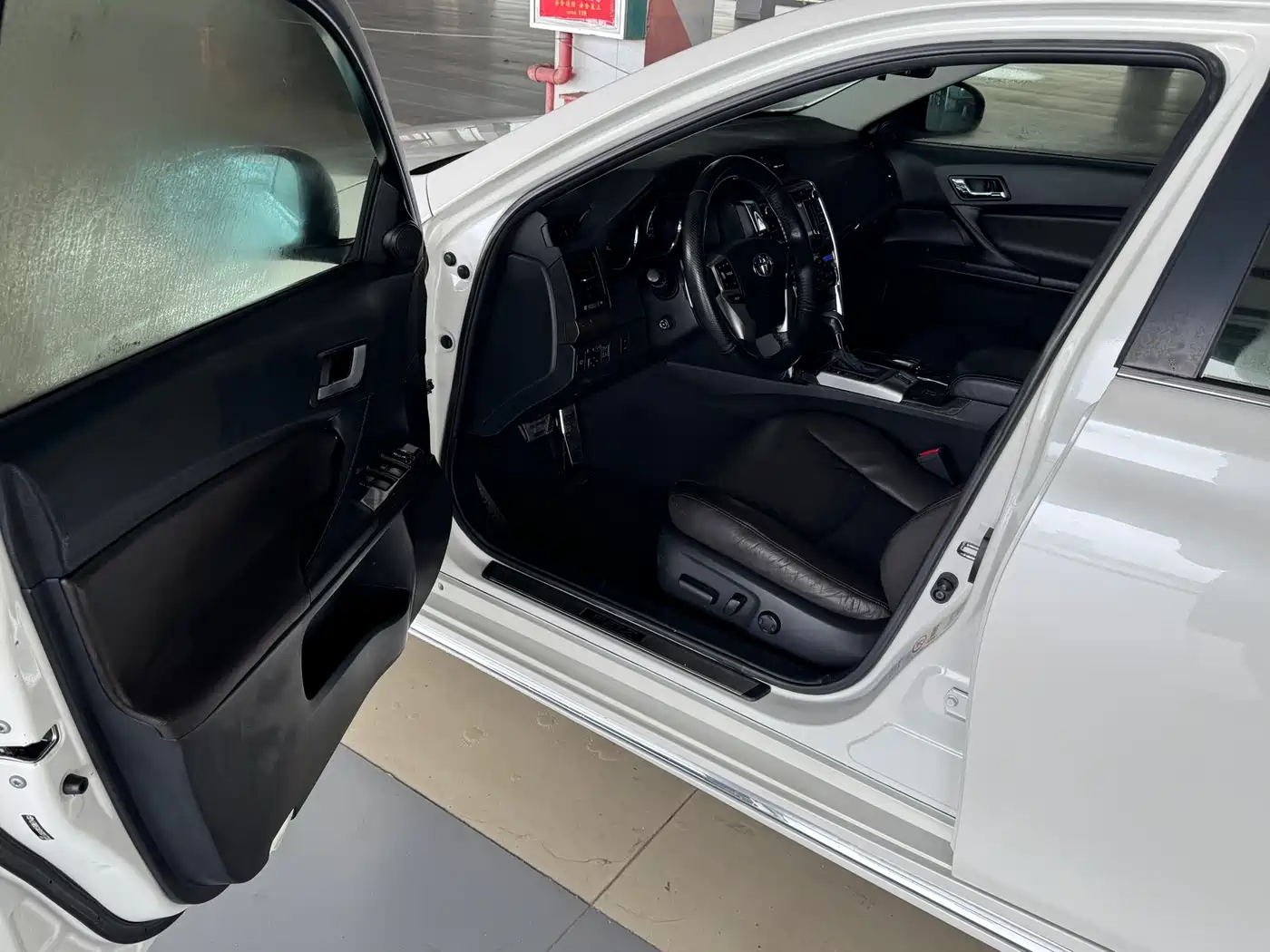 Toyota Reiz 2013 2.5V Premium Edition фото 8