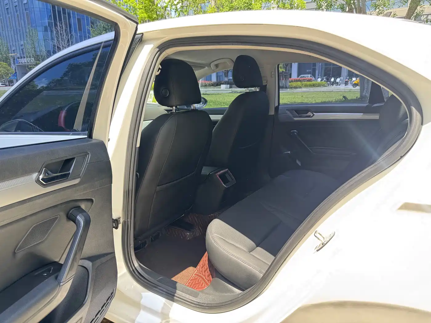 Volkswagen Lamando 2015 230TSI DSG Style фото 8