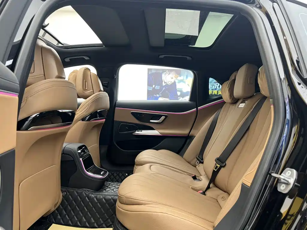 Фото 41 - Mercedes-Benz E-Class
