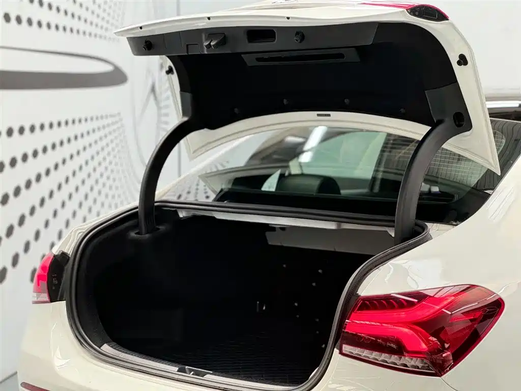 Mercedes-Benz A-Class 2022 Facelift II A 200 L Sport Sedan Fashion фото 3