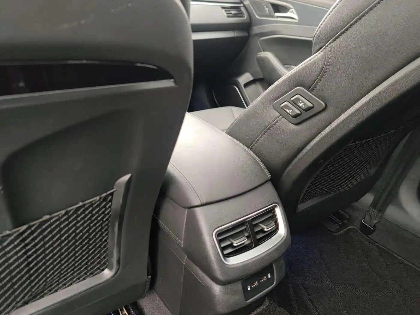Hongqi H5 2020 1.8T Automatic Smart Connection Qi Enjoy Edition фото 13