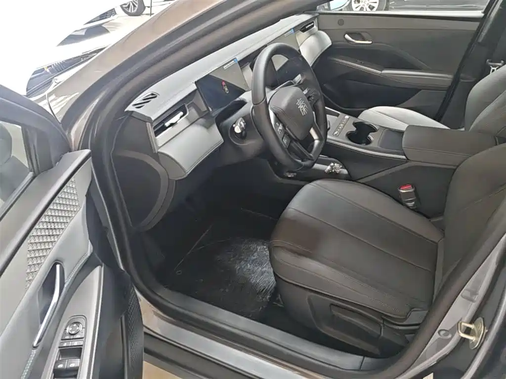 BYD Qin PLUS 2026 DM-i Smart Edition 128KM Progressive фото 16