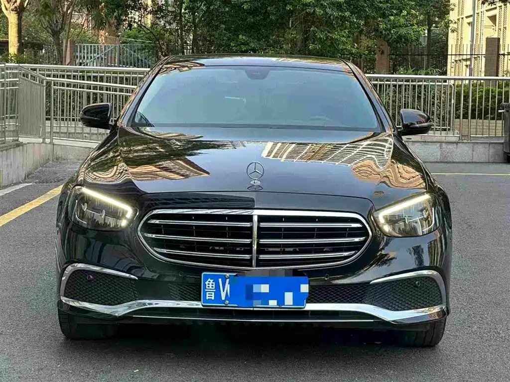 Фото 3 - Mercedes-Benz E-Class