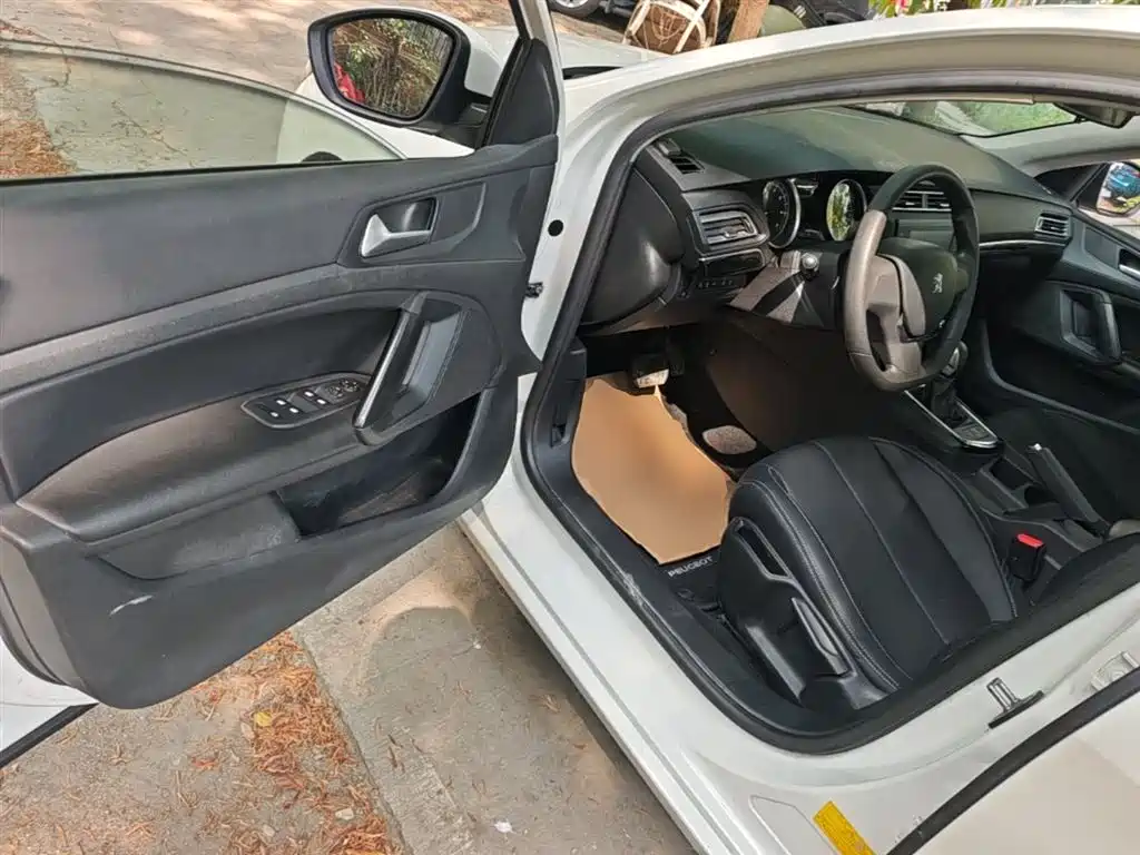 Peugeot 408 2014 1.8L Automatic Leading Edition фото 16